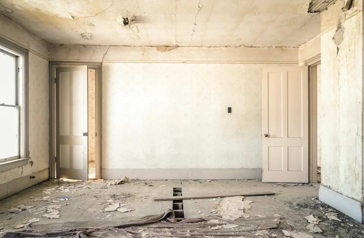 Waste disposal crew managing a cleanout project in Weiser